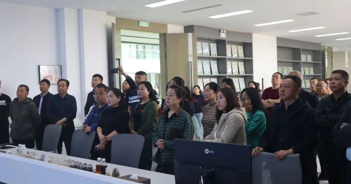 内蒙古自治区教科文卫体工会主席邢亦凡一行赴利博生物开展“助力墟落振兴”学习考察运动