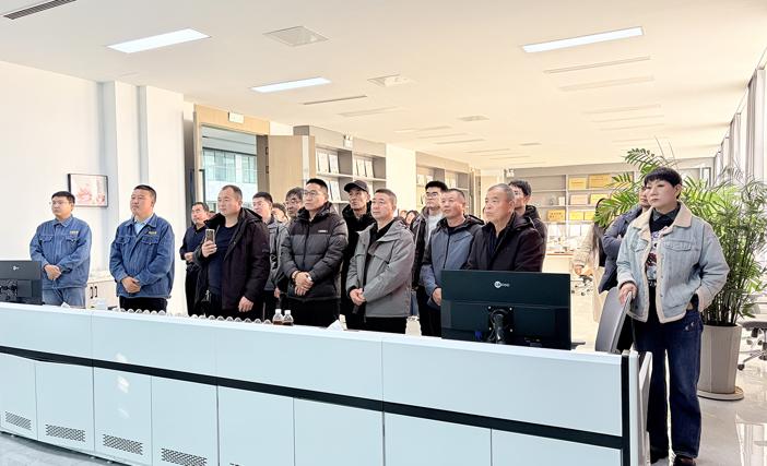 鄂托克旗蒙西鎮(zhèn)鄉(xiāng)村振興人才培訓(xùn)班赴達(dá)拉特旗參觀(guān)學(xué)習(xí) 兩宜生物科技示范引領(lǐng)綠色發(fā)展新路徑