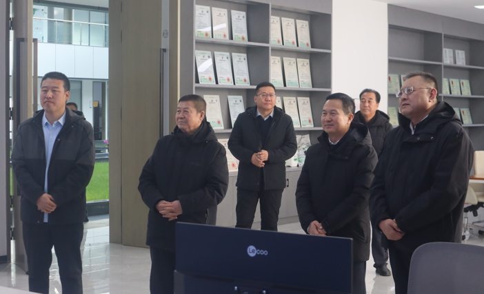 达拉特旗旗委书记王小平、鄂尔多斯市农牧局局长一行调研两宜生物集团：肯定创新模式，共启农牧业发展新篇