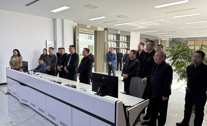 乌拉特中旗考察团莅临两宜生物集团调研